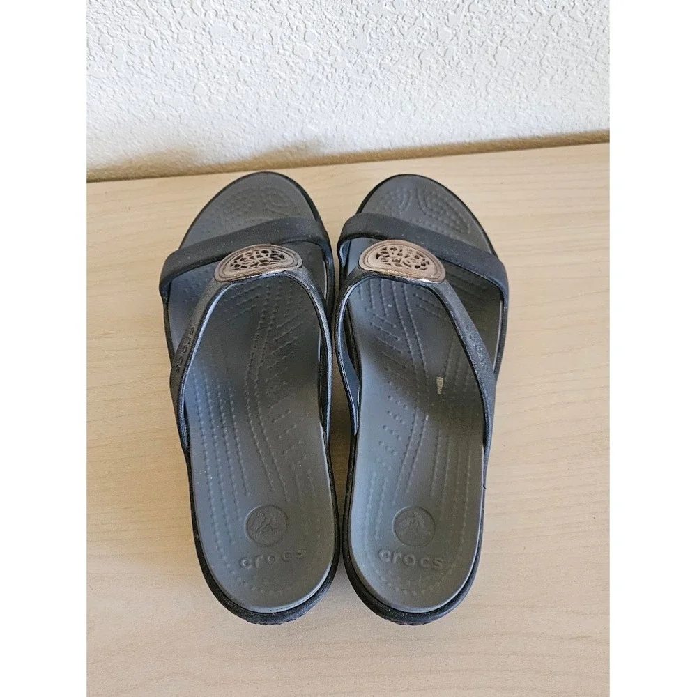CROCS good amount
